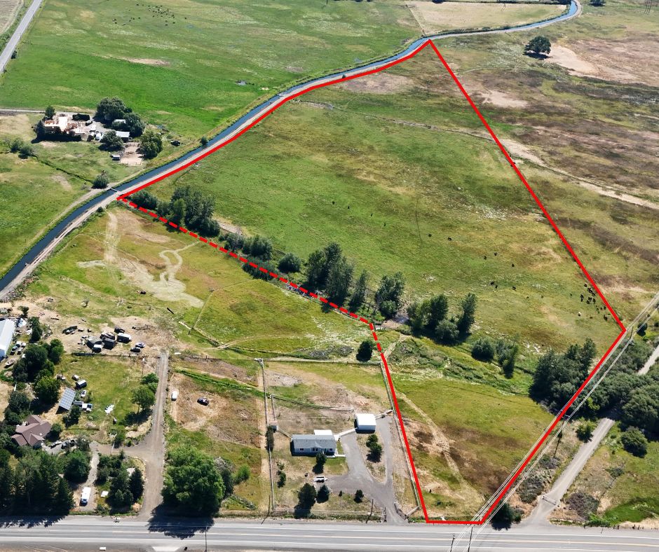 Lot lines for the property.